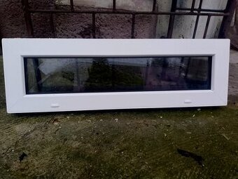 Okno 105 x 33 cm doprava