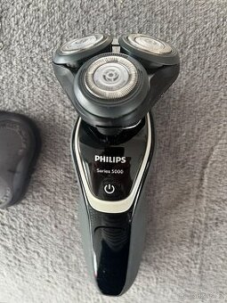 Holicí strojek Philips 5000.
