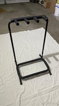 Kytarový stojan na 3 kytary