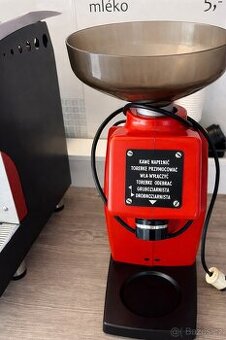 mlýnek na kávu Nagema EKM24-1