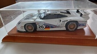 AutoArt 1/18 Porsche GT1 Le Mans 1997