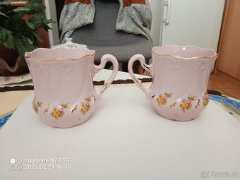 Retro růžové hrnky malovane buclaky