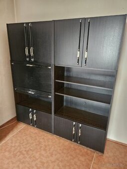 Skříně za odvoz, obývací stěna