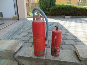2 x starý hasící přístroj