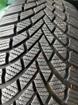 Prodám zimní pneumatiky 215/65 R17