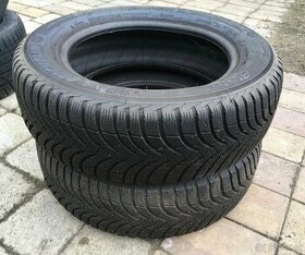 Dvě zimni pneumatiky 205/60R16 vzorek 85% Michelin