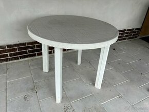 Zahradní stolek