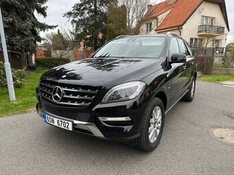 MERCEDES ML 350 CDI 190 kW BEZ MĚCHŮ RV2012 SERVIS POUZE MB