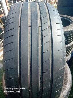245/45-18 Goodyear