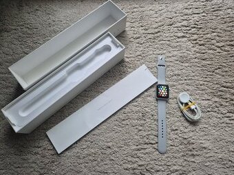 Apple Watch 3 42mm baterie 96%