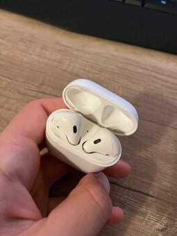 Apple AirPods 1. generace (A1602)