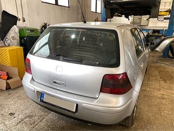 VW Golf IV dveře