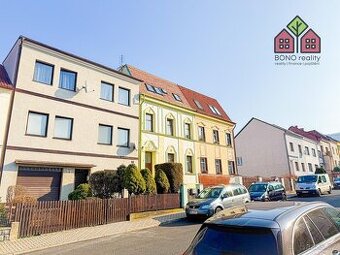 Bytový dům, celková plocha 292 m2, 3x byt, půda, zahrada o r - 1