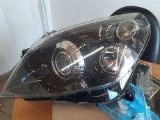 Opel Astra H Světlomet xenon
