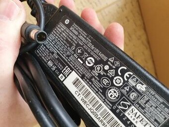 2x origo funkční HP nabíječka na Notebook.