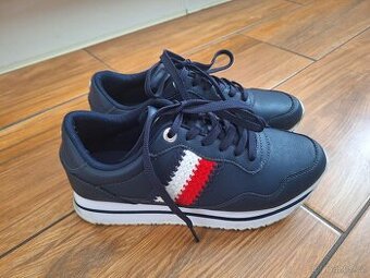 Kožené sneakers Tommy Hilfiger, vel. 39
