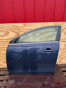 60.PRODÁM LEVÉ PŘEDNÍ DVEŘE VOLVO V40 2013