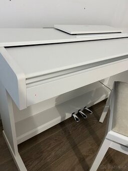 Yamaha YDP-143 elektronické piano white + stolička