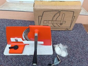 Retro kráječ na chleba.