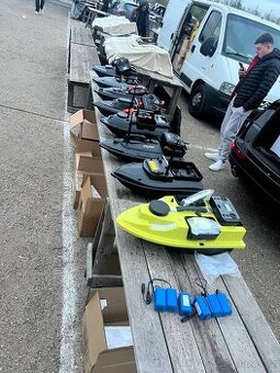 Zavážecí loďky s GPS i bez GPS