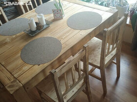 Nový mohutný jídelní stůl masiv