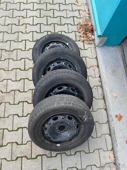 Zimní Barum Polaris 3 165/70 R14 81T s disky