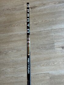 Hokejka Bauer PROTO R, pravá, P28, flex 87