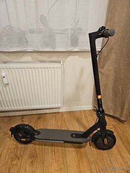 Elektrická kolobežka Xiaomi Mi Essential