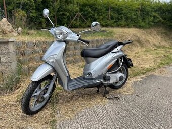 PIAGGIO LIBERTY 200  CENA VÍKEND