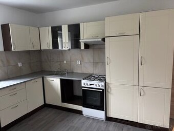 Daruji kuchyňskou linku včetně sporáku a digestoře za odvoz