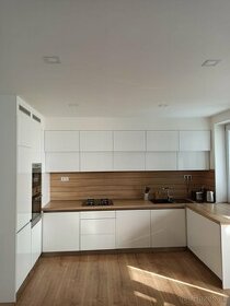 Hezký byt 3+kk 76m2 v OV, po rekonstrukci, parkování - 1