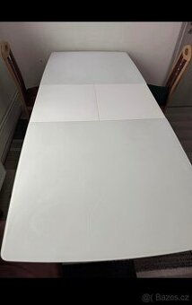 Jídelní stůl Novel