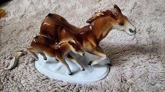 Porcelán, koně, starožitnosti, soška