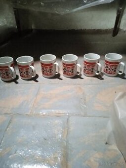 Sada 6 retro hrnků že 70-80let