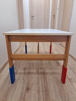 Dětský rostoucí stůl