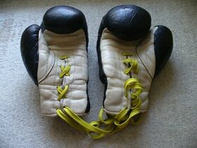 Stare-sberatelske boxerske rukavice.-1.