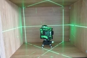 Predám nový 3D 360° 12 líiový zelený nivelák Hilda