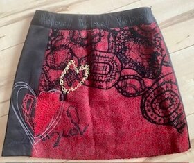 Teplá zimní sukně Desigual / vel. 38