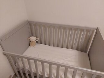 Dětská postýlka Ikea Sundvik 120x60 cm šedá