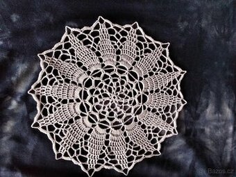 Ručně háčkované dečky 25 cm