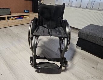 Invalidní vozík