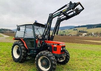 Traktor s čelním nakladačem Zetor
