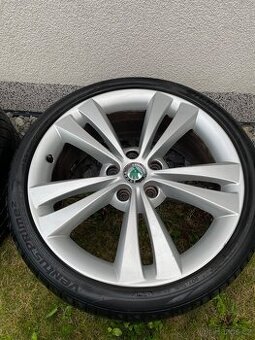 Alu Kola Škoda R18 s letními pneu 225/45 na dojetí