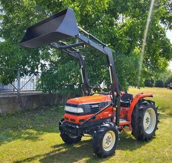 KUBOTA GL301D s čelním nakladačem