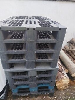 Plastové palety 120x80 pevné