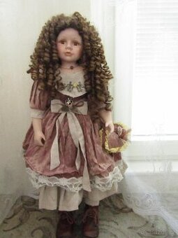 Krásná stará panenka