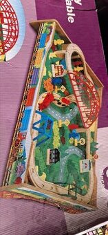 Stolek na drevene vlacky