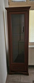 Vitrína,knihovna,stůl,komoda