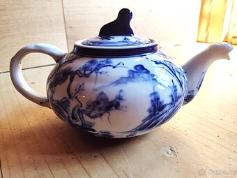 NA PRODEJ KRASNA VIETNAMSKA HAND MADE KONVICKA NA CAJ