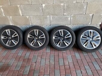 Alu kola na Fabia 4, s letními pneu 195/55 R16 s aero kryty